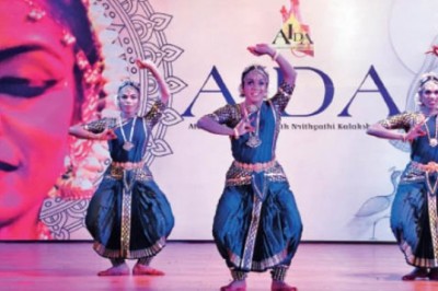 तीन ट्रांसजेंडर ने राष्ट्रीय स्तर पर दी भरतनाट्यम की प्रस्तुति