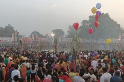 भिलाई सेक्टर 2 ट्विनसिटी के तालाबों में उमड़ी भीड़, 150 से ज्यादा जगहों पर डूबते सूर्य को दिया अर्घ्य