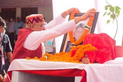 मुख्यमंत्री ने खैरागढ़ के विधायक एवं पूर्व सांसद श्री देवव्रत सिंह को श्रद्धांजलि