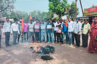चिखली चौक से लेकर नंदकठि चौक तक मंत्री का पुतला दहन किया गया
