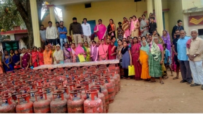 विकासखंड पाटन के हितग्राहियों के चहरे पर छाई मुस्कान - सरपंच सांतरा चंद्रशेखर कोसरे ( राजा)