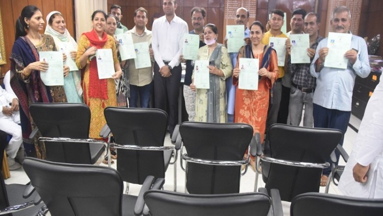 दुर्ग में पाकिस्तान से आईं 3 बहनों को 14 साल, 2 भाइयों को 40 साल बाद मिली नागरिकता