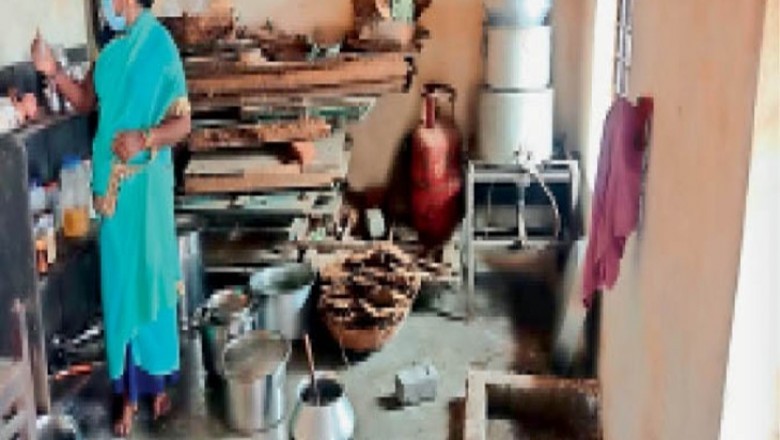 सरकार ने वापस मंगा लिए मिड-डे-मिल के 30 लाख, कर्ज में डूबी स्व सहायता समूह की महिलाएं, उधार का भोजन खिला रहे स्कूली बच्चों को