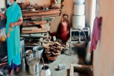 सरकार ने वापस मंगा लिए मिड-डे-मिल के 30 लाख, कर्ज में डूबी स्व सहायता समूह की महिलाएं, उधार का भोजन खिला रहे स्कूली बच्चों को