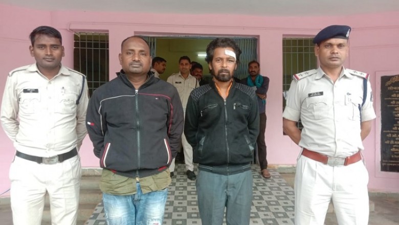 युवती से कर रहा था अश्लील हरकतें, भाइयों ने विरोध किया तो साथी के साथ मिलकर लात-घूंसे, पत्थर से मारा