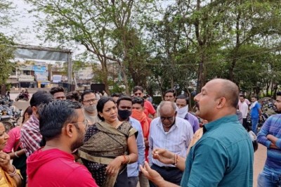 पुलिस ने दूसरे दिन लिए ब्लड सैंपल, भड़के परिजनों का हंगामा; सिगरेट का टुकड़ा हटाने पर भी सवाल