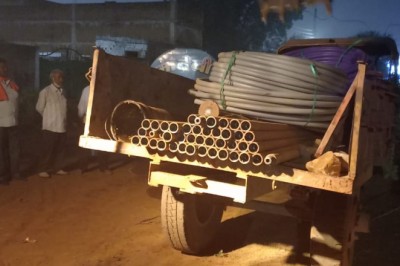 जिओ कंपनी रात्रि में चोरी छुपे करता था केबल बिछाने के लिये खुदाई का काम, निगम ने योजना बनाकर की कार्रवाई, केबल वायर सहित केसिंग पाईप हुई जप्त