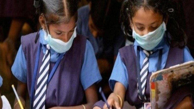 पहली बार सरकारी स्कूलों में एडमिशन 7% बढ़े और निजी में 9% घटे; 62% ने पैसों की तंगी बताई वजह