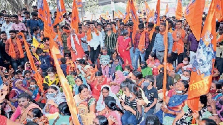 विरोध प्रदर्शन- :कैनाल रोड बनने से पहले ही उखड़ने लगी, चलने लायक नहीं, उद्घाटन से पहले विरोध