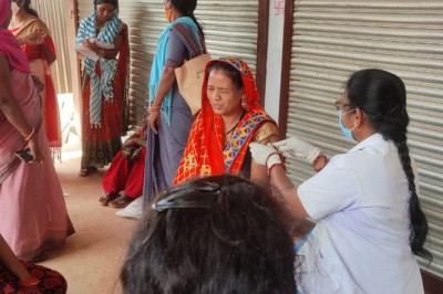 ‘विशेष महाअभियान’ में एक ही दिन 10, 000 से अधिक लोगों को लगा कोरोना टीका - जिले में चलाया गया एक दिवसीय कोरोना टीकाकरण विशेष महाअभियान
