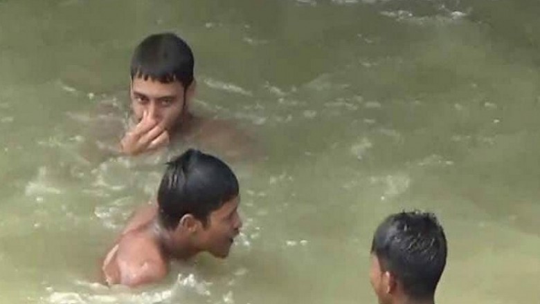 सूरज को बातों में उलझा कर पीठ पर घोंपा चाकू, नीचे गिरा तो गले पर वार कर गाड़ी से भागे