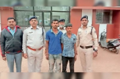शोरूम में हुई चोरी के मामले में 2 गिरफ्तार...