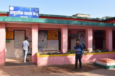 चौपाल लगाकर पुरुष नसबंदी के लिए किया जा रहा जागरूक