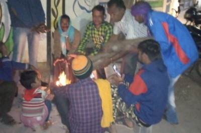दुर्ग : शहर के प्रमुख चौक-चौराहों पर अलाव की व्यवस्था से लोगों को ठंड से मिल रही राहत