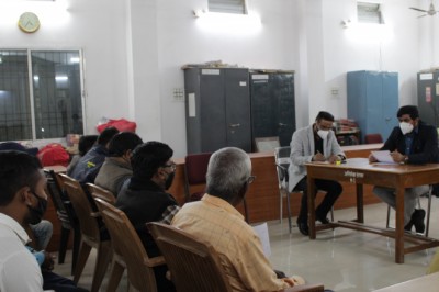 आयुक्त ने की राजस्व विभाग की समीक्षा लक्ष्य के अनुरूप वसूली नहीं करने वालों को नोटिस देने दिये निर्देश