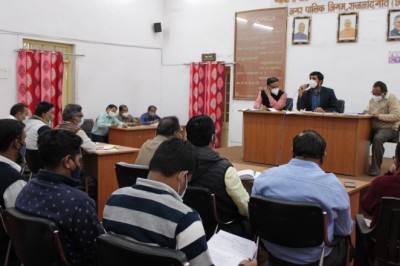आयुक्त ने ली निगम टी.एल. की बैठक, निर्माण कार्य, धनवंतरी मेडिकल स्टोर, मुख्यमंत्री शहरी स्लम स्वास्थ्य योजना, प्रधानमंत्री आवास, अमृत मिशन के प्रगति की ली जानकारी