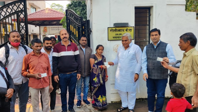 दुर्ग में श्रमिक शिविर में अब तक 5 हज़ार पात्रों का बना श्रमिक कार्ड,विधायक और महापौर ने किया वितरण: