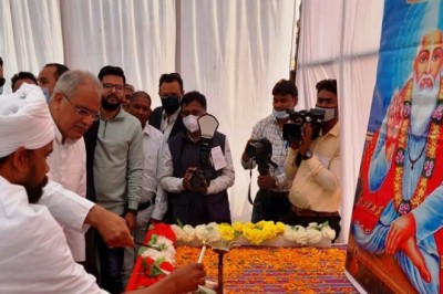 कबीर सत्संग में शामिल हुये CM भूपेश