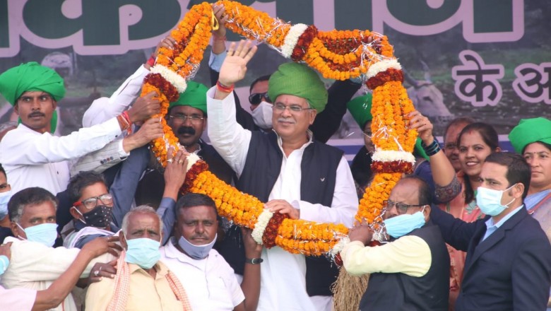 बालोद जिले के डौंडीलोहारा विकासखंड के ग्राम गोडमर्रा में आयोजित किसान सम्मेलन में शामिल हुए सीएम बघेल