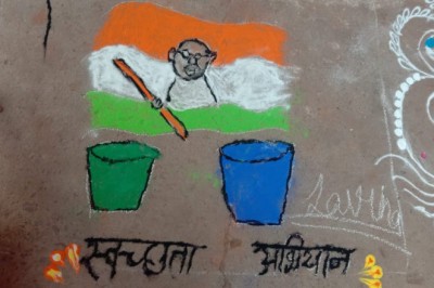 महिला व बच्चो ने रंगोली बनाकर रंगों के माध्यम से दिया स्वच्छ्ता का संदेश एवं स्वच्छता पखवाड़ा रैली का महाअभियान,