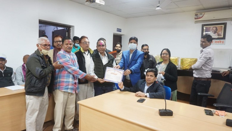 निगम प्रशासन ने 08 कर्मचारियों को दी स-सम्मान विदाई