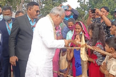 उत्साह, आस्था और विश्वास की 10 तस्वीरें:ईश्वर से प्रार्थना कर नए साल के जश्न पर निकले लोग;