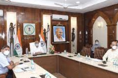 कोरोना संकट पर सरकार का अलर्ट:CM ने ली मंत्रियों-अधिकारियों की आपात समीक्षा बैठक,