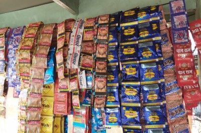 प्रतिबंध के बाद भी खुलेआम बिक रहा जर्दा गुटखा
