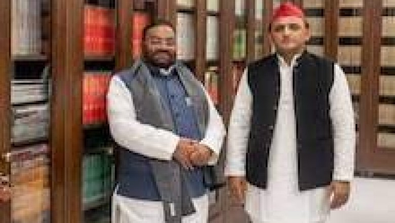 योगी सरकार में कैबिनेट मंत्री स्वामी प्रसाद मौर्य ने भाजपा का साथ छोड़ समाजवादी पार्टी का थामा दामन
