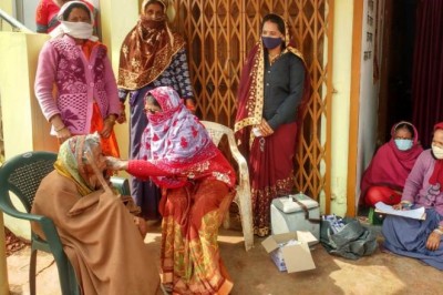 98 वर्षीय बुजुर्ग महिला श्रीमती रासोबाई साहू ने कोविड टीका का दूसरा डोज लगवाकर दिया जागरूकता का संदेश