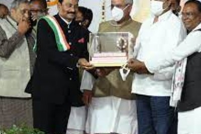 बीरगांव नगर निगम के नव निर्वाचित महापौर नंदलाल देवांगन और सभापति कृपाराम निषाद ने पदभार संभाला