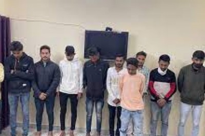 रायपुर में देर रात पुलिस का छापा,