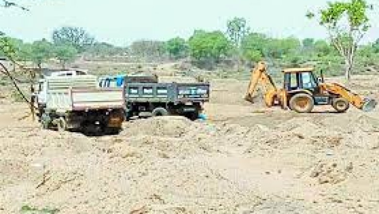 बांकल में रेत खनन और ग्रामीणों की शिकायत के बाद कलेक्टर ने रेत उत्खनन पर लगाई रोक, जांच के आदेश