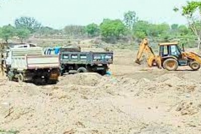 बांकल में रेत खनन और ग्रामीणों की शिकायत के बाद कलेक्टर ने रेत उत्खनन पर लगाई रोक, जांच के आदेश