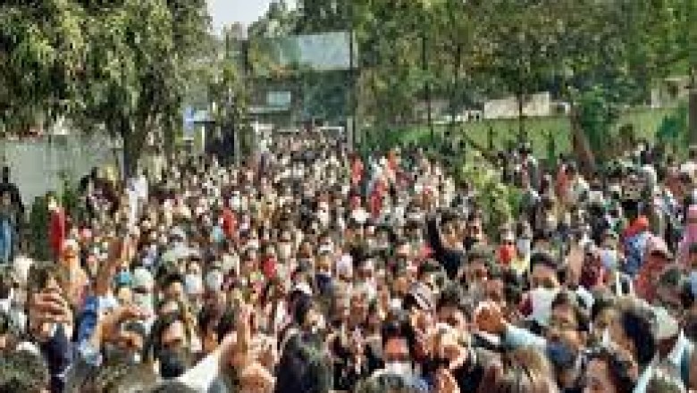 कोरोना प्रोटोकाॅल की धज्जियां उड़ती नजर आईं