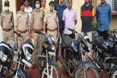 जबलपुर की पनागर पुलिस ने दो शातिर चोरों से चोरी के  बाइक जब्त किए