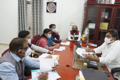 शहर विकास के लिए बैठको का दौर जारी, वर्ष 2016 से पेंडिंग काम पर भी मेयर नीरज पाल ने किया फोकस