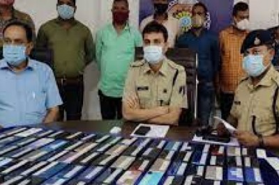 दुर्ग साइबर सेल की टीम ने  120 नग चोरी का मोबाइल फोन को खोज निकाला