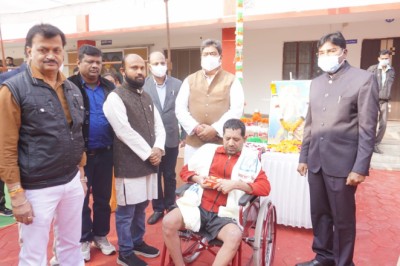 गणतंत्र दिवस के अवसर पर महापौर नीरज पाल ने भिलाई निगम के मुख्यालय में किया ध्वजारोहण, शान से लहराया तिरंगा