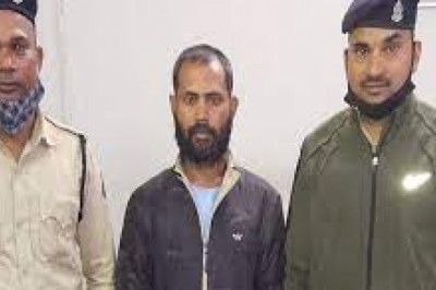 रायपुर की पुलिस ने एक शातिर ठग को जशपुर में पकड़ा ,