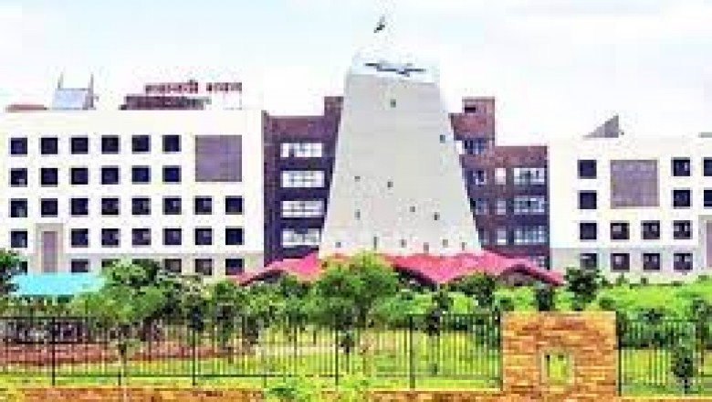 कोरोना संक्रमण की दर में गिरावट आते ही सरकार ने प्रतिबंधों में ढील देना शुरू कर दिया