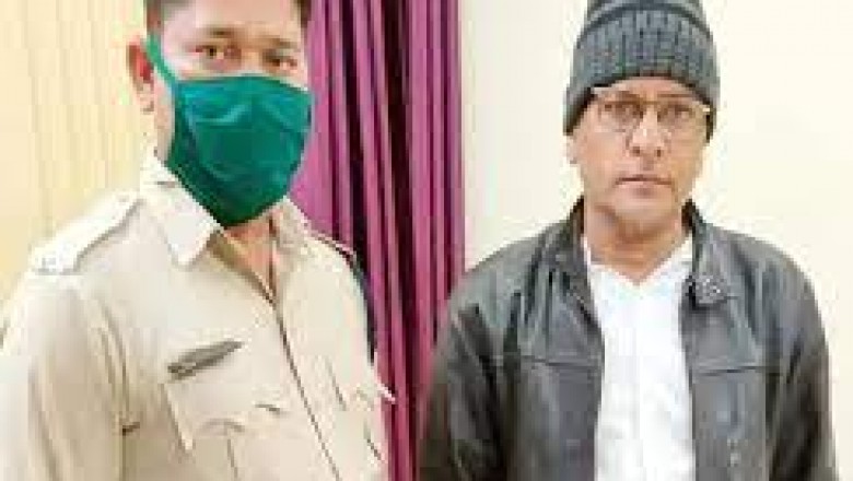 रायपुर के पंडरी थाने की पुलिस ने शहर के एक कारोबारी को पकड़ा