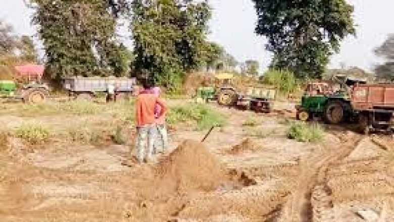 रेत माफियाओं पर गिरी गाज