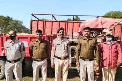 कलेक्टर के निर्देश पर ग्राम बांकल में रेत के अवैध उत्खनन पर खनिज एवं राजस्व विभाग की टीम द्वारा संयुक्त रूप से किया गया मौका जांच