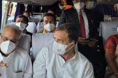 छत्तीसगढ़ दौरे पर आए राहुल गांधी को भाजपाइयों ने काले झंडे दिखाए