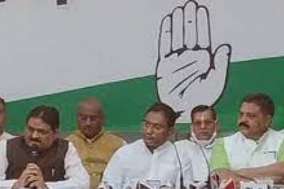 राहुल गांधी को काले झंडे दिखाने से शुरू हुआ विवाद थमने का नाम नहीं ले रहा