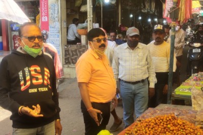 दुर्ग - इंदिरा मार्केट व हटरी बाजार में सड़क बाधित करने वालों को हटवाया गया: