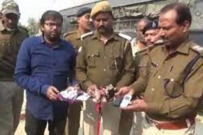 जेल में कैदियों की ठाठ! गेंद बनाकर पहुंचाया जा रहा था गांजा और मोबाइल,
