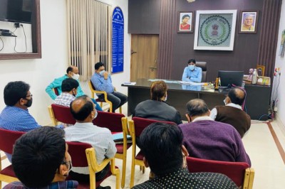 निगम आयुक्त प्रकाश सर्वे ने संपत्तिकर एवं अन्य टैक्स वसूली को लेकर अधिकारियों की महत्वपूर्ण बैठक ली