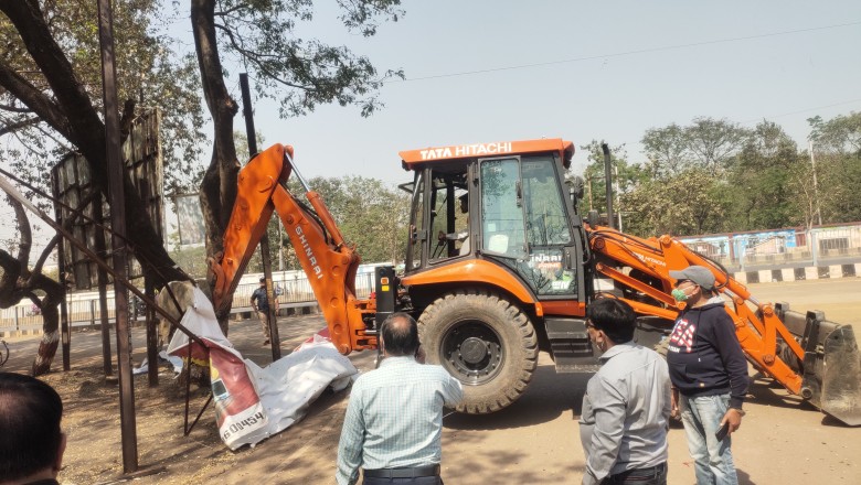 दुर्गं में निगम की बड़ी कार्रवाई: 16 बड़े अवैध होंडिंग पर चला बुल्डोजर